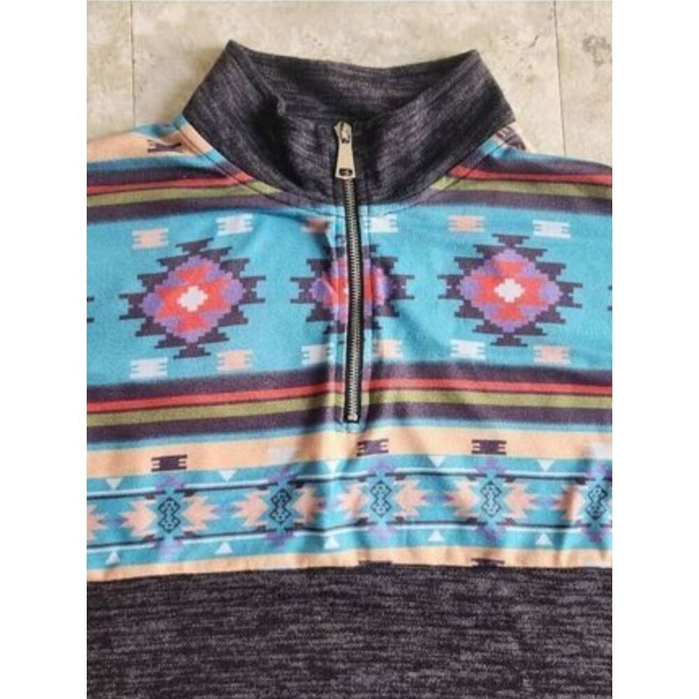 O10 Quarter zip heather gray athletic shirt w pockets & Southwestern design - Picture 2 of 7